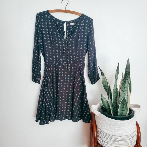 Hollister all over print dress - Picture 1 of 5